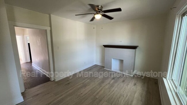 Building Photo - 122 E 16th Ave Unit 2