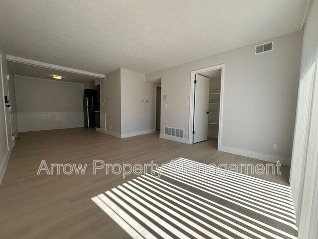 Photo - 3331 Holdrege St Unit 12