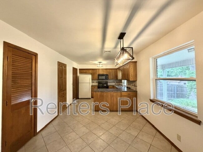 Photo - 319 W 33rd St