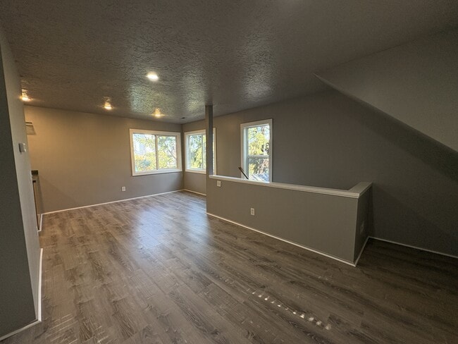 Photo - 1275 SW College St