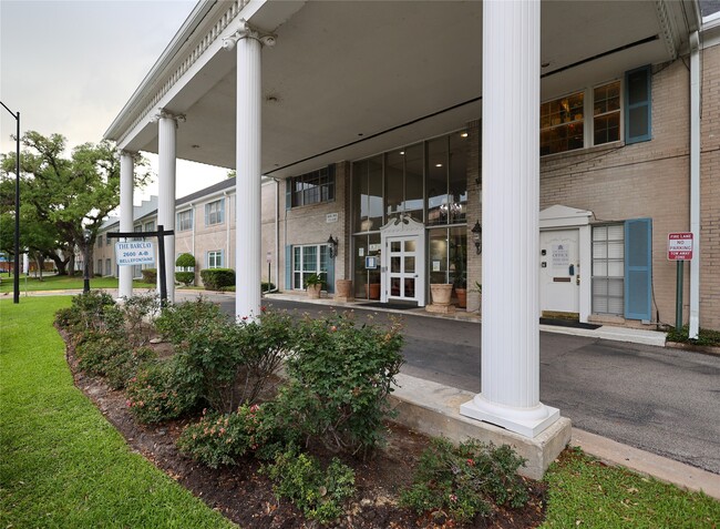 Building Photo - 2600 Bellefontaine Unit 20 Rental