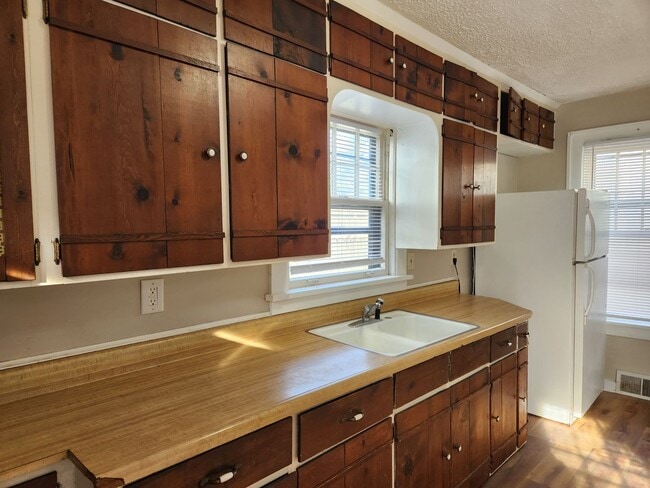 Building Photo - 2 bedroom home