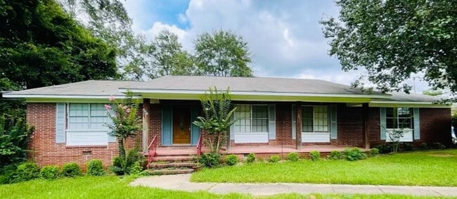 Building Photo - 3 Bedroom 2 Bath Home in Clinton