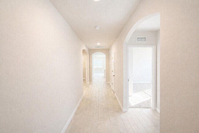 Photo - 20570 Charles St