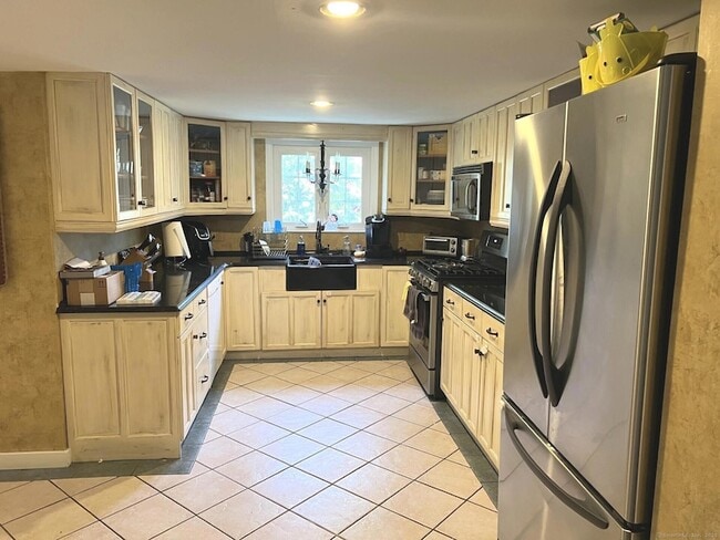 Photo - 566 W Main St