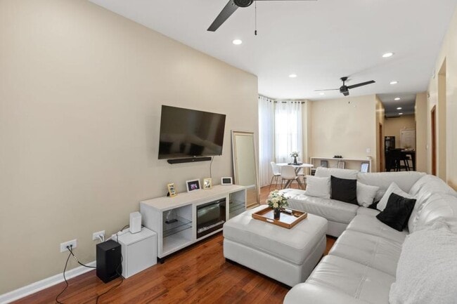 Photo - 3 bedroom in Chicago IL 60647 Unit 2