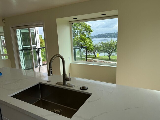 Photo - Lake Front House Seward Park