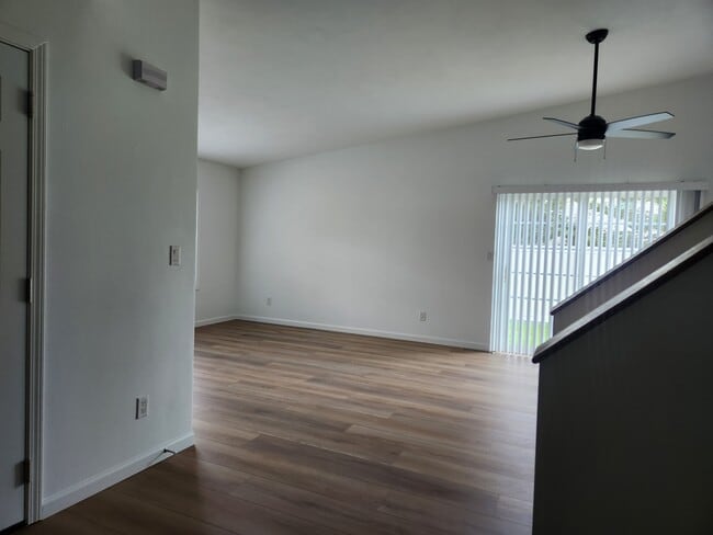 Livingroom - 5337 Woodland Cir