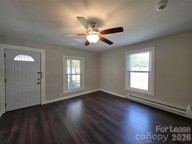 Photo - 337 Fox St SW