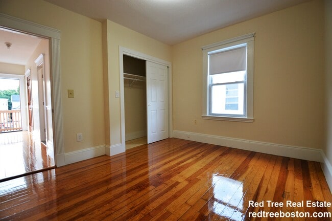 Photo - 39 Montfern Ave Unidad 3