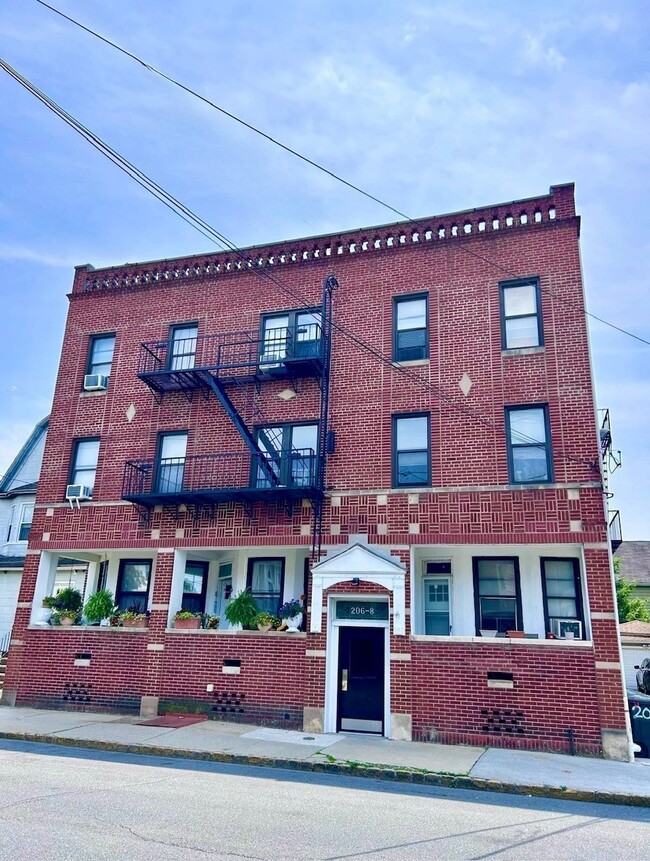 206 Montgomery Street Apartments