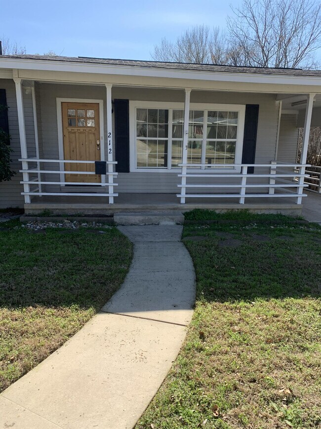Photo - 212 Lyman Dr