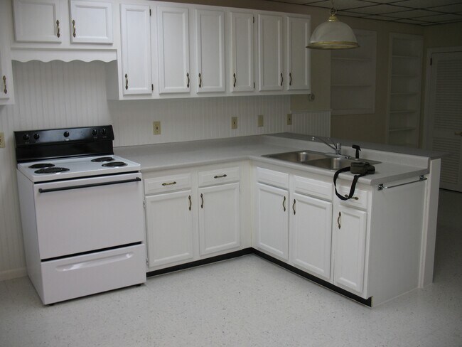 Building Photo - 19 Ticonic St Unit 3