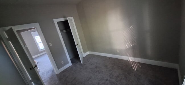 Dormitorio n.º 2 - 216 NE Douglas St Unidad #1