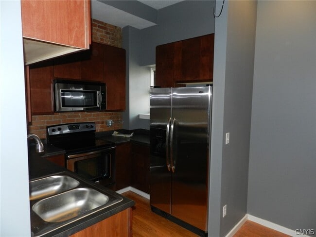 Photo - 317 S Clinton St