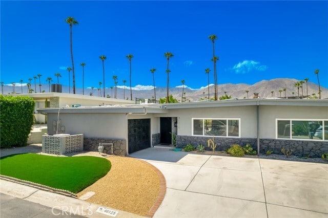 Building Photo - 46125 Burroweed Ln Rental