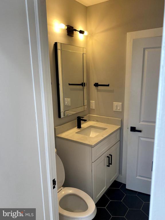 1219 Queen St NE Unit 1