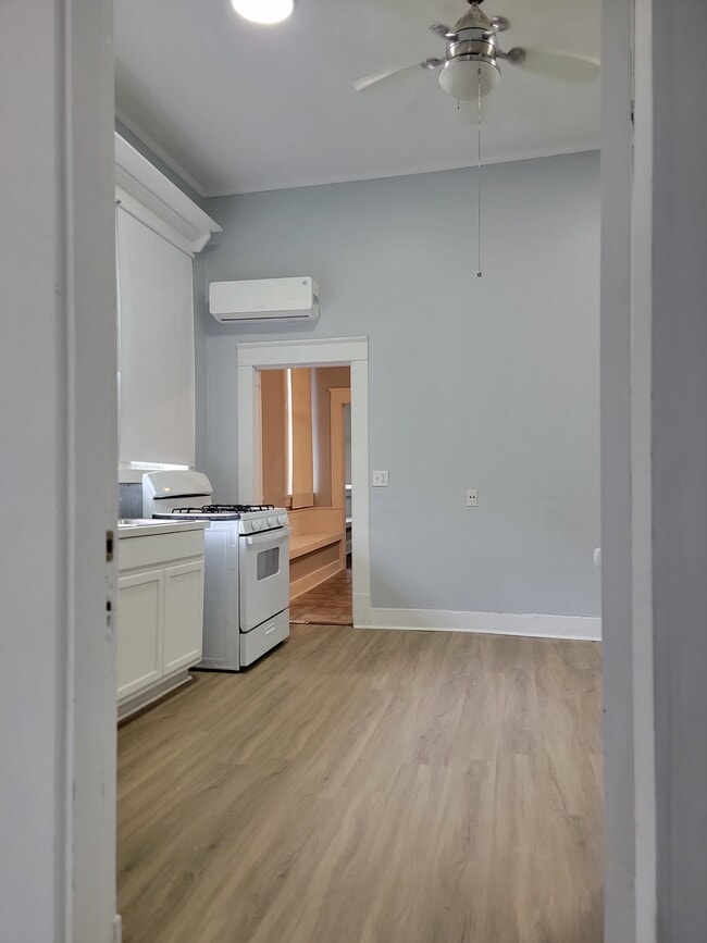 Photo - 613 W Pine St