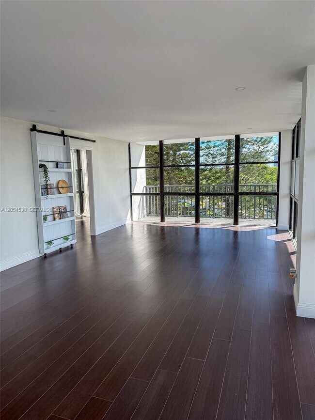 Photo - 1000 Parkview Dr Unit 531