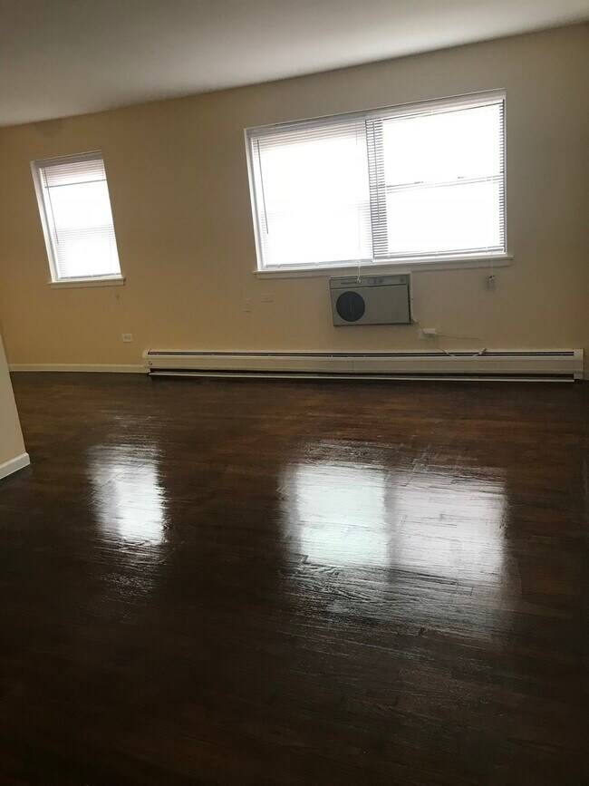 Photo - 6030 N Kenmore Ave