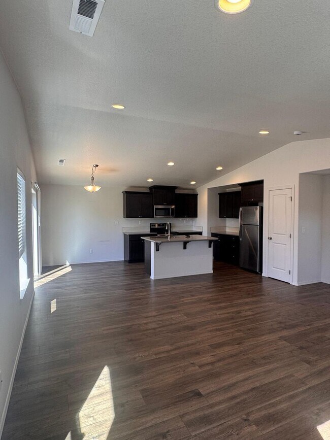 Photo - 1642 Zoe Ave