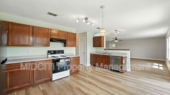 Photo - 209 Hinge Loop