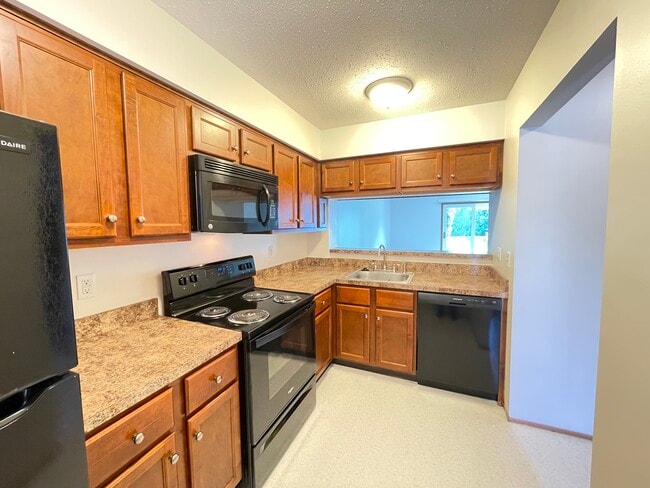 Kitchen - 5049 Catawba Dr