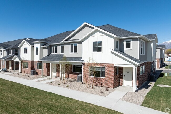 Building Photo - 1090 S 400 W