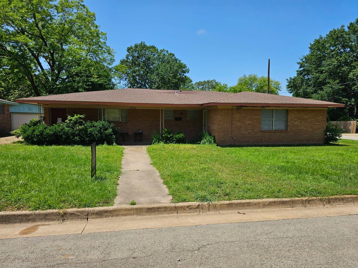 Photo - 2622 N Tenneha Ave