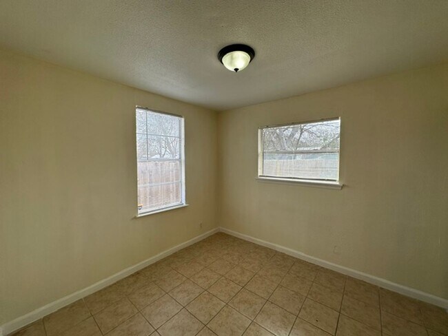 Photo - 410 Dorie St