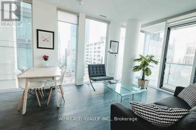 Photo - 28 Wellesley St E Unit 2009