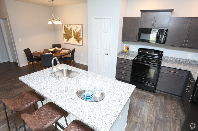 2HAB, 2BA - 1,216 ft² - Cocina - The Willard at Preston Crossing