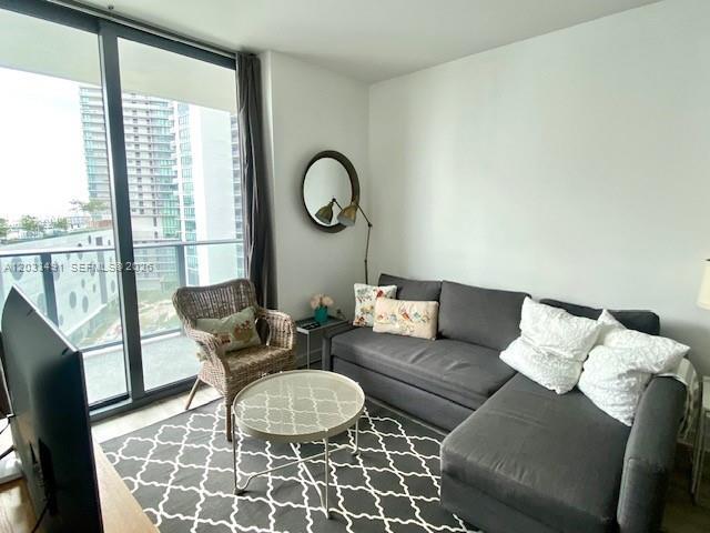 Photo - 501 NE 31st St Unidad 802