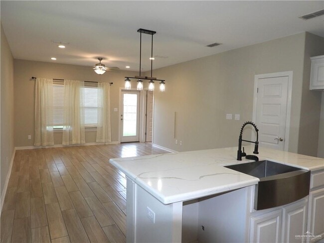 Photo - 15 E Candor Dr