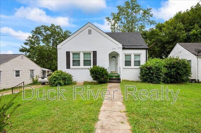 Building Photo - 2135 Thomas Ave