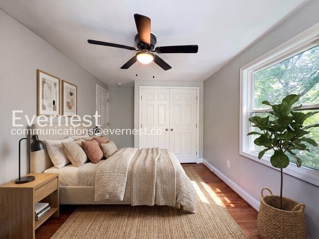 Photo - 3 Bed/1.5 Bath Townhome with Fenced Yard / Vouchers Accepted / Available Now!