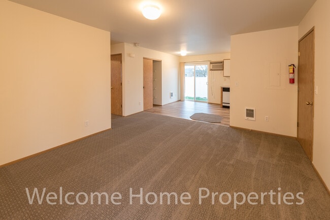 Photo - Great 2 bedroom apartment with all-new carpet Unidad 416 6th