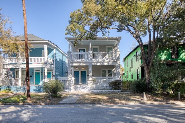 Photo - 2 Bed, 2 Bath Available Now! – $800 Gift Card Bonus at Lease Signing Unidad A