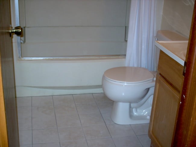 updated bathroom - 924 Kellogg Ave Unit #2