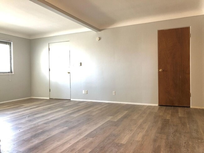 Photo - 3473 Brigham St