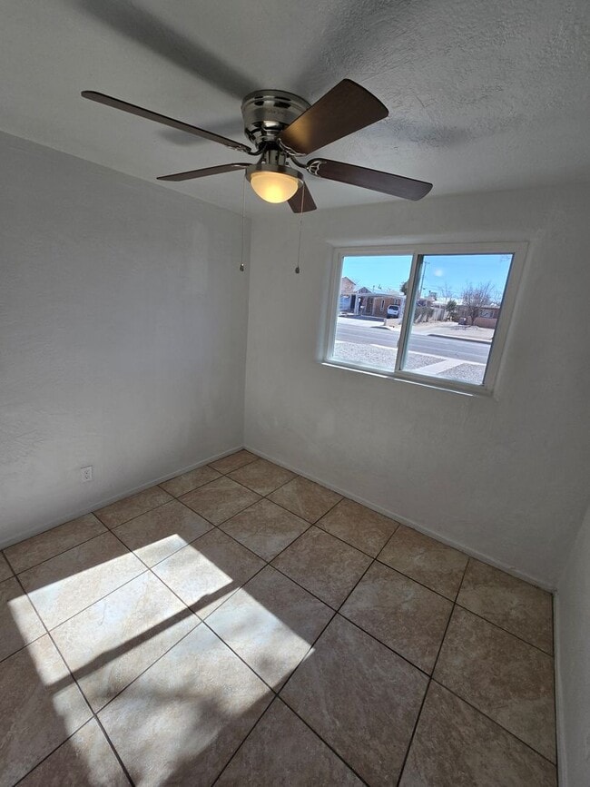 Photo - 4811 Comanche Rd NE