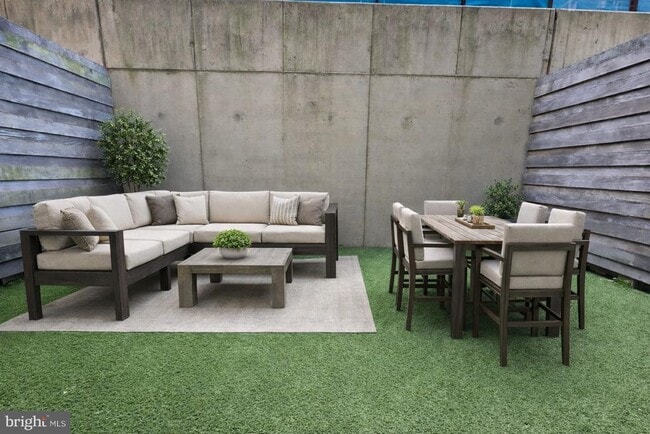 Photo - 1320 Fenwick Ln Unit 6