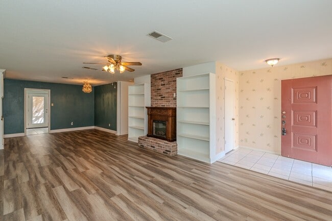 Photo - 5975 Meadow Way