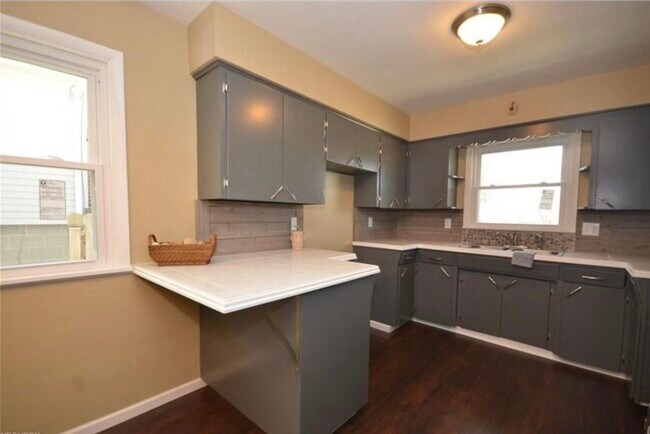 Photo - 1906 Springfield Center Rd