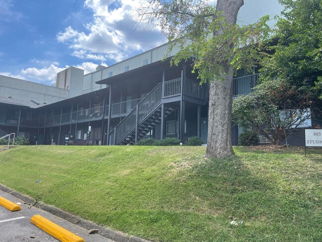 Photo - 803 Hillview Heights