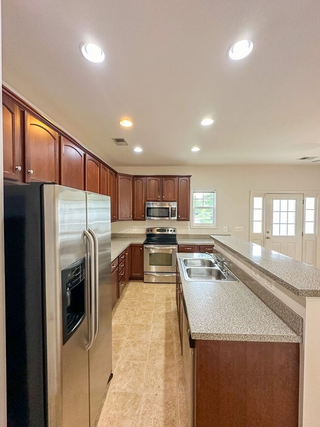 Photo - Sycomore Square Town House 3bed/2.5baths