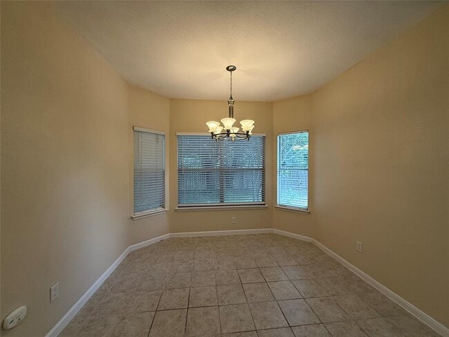Photo - 303 Kates Way