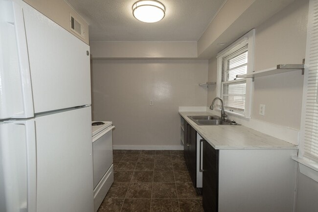 Photo - 4 Bed 2 Bath House on East Campus