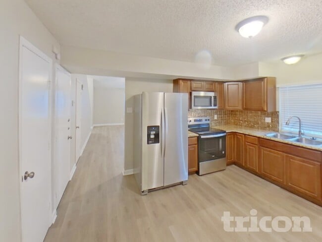 Photo - 2908 Lemmontree Ln