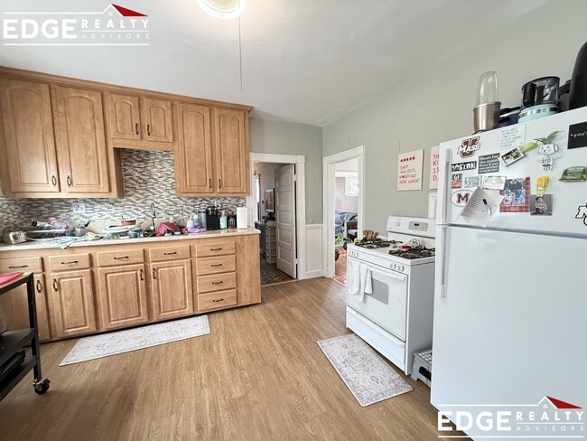 Building Photo - 90 Hobart St